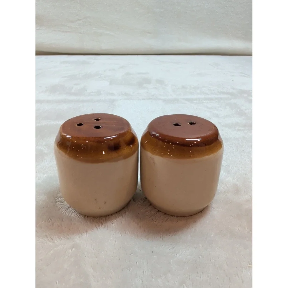Vintage Hot Springs Arkansas Souvenir Salt and Pepper Shakers Ceramic Barrel Set
